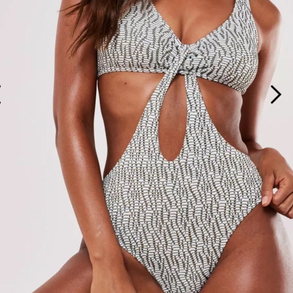 Missguided Other - White Cut Out One Piece